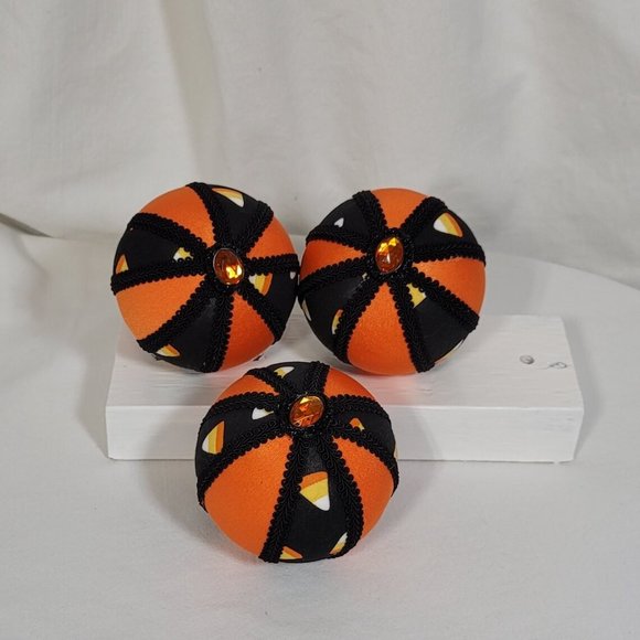 Decorative Halloween Candy Corn Fabric Ornament Balls,‎ Set of 3 Hand Crafted - Picture 6 of 9